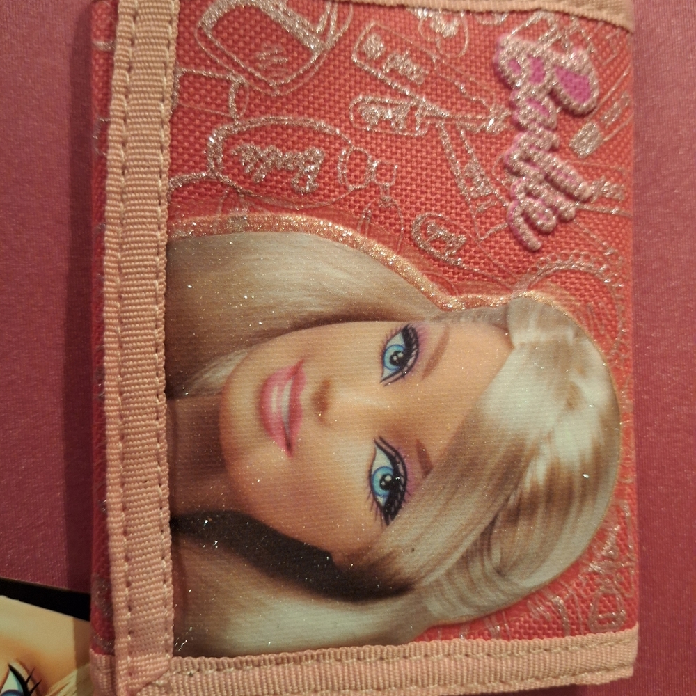 Amazing NWT barbie wallet!